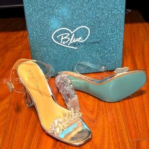 Women's Betsy Johnson Bridal block heel in Silver & PVC